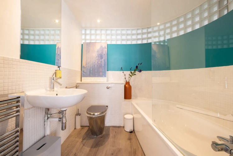 Central Soho Warehouse Loft with Concierge
