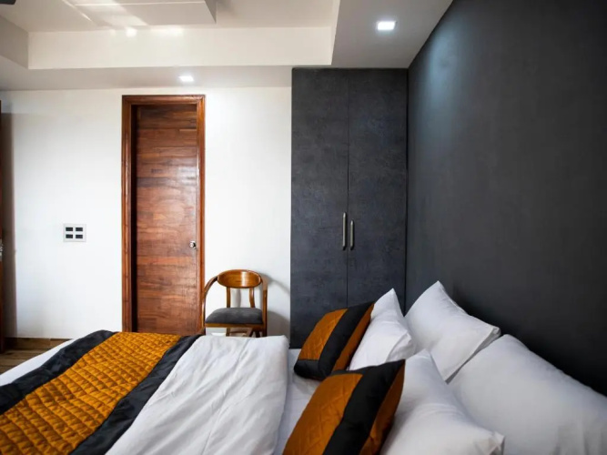 Dev Royale Hotel