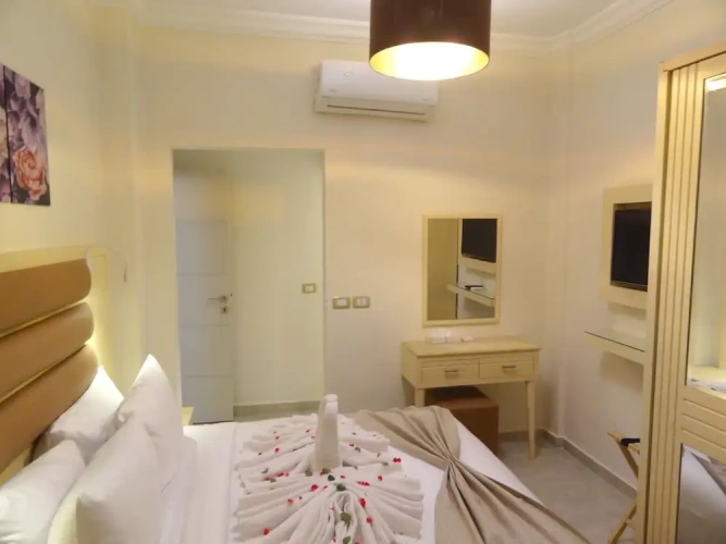 1 Bedroom Deluxe Suite with balcony and with bay view