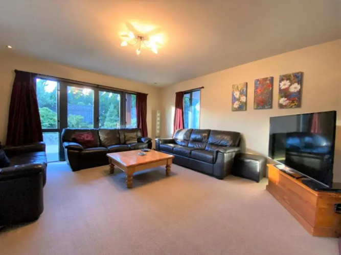 10 Tarndale Place