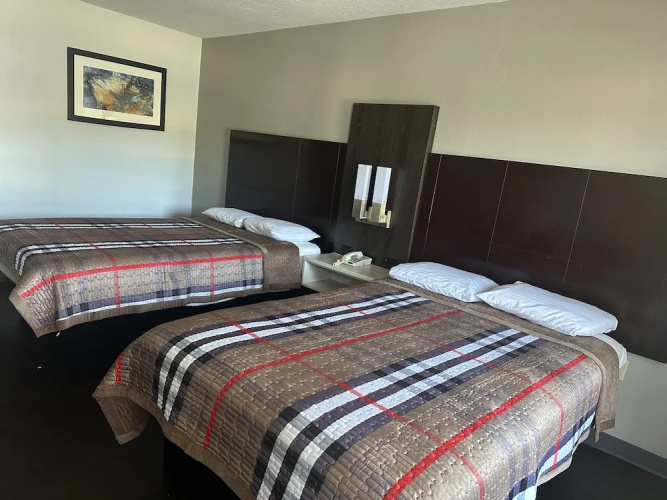 Deluxe INN  Augusta