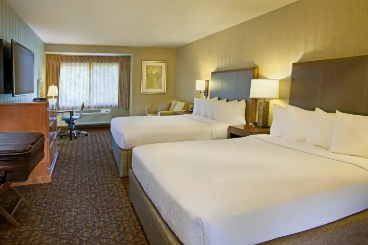 Silver Cloud Inn University