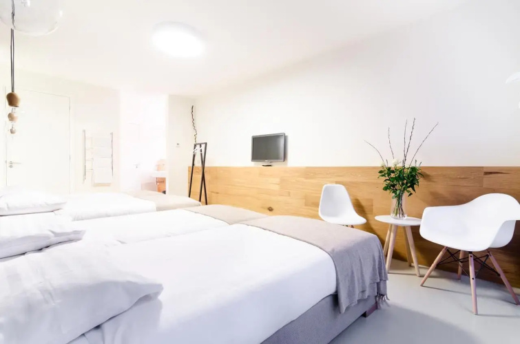 House Management Group Marnix Suites – House