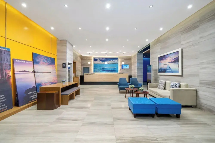 Stay at Guilin Downtown