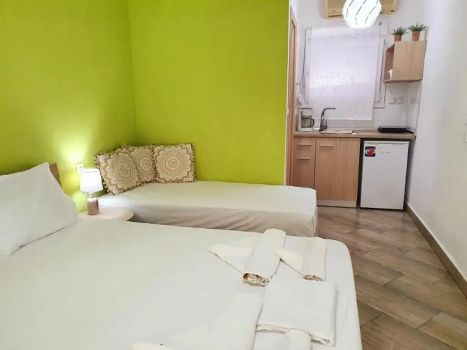 Standard Triple room