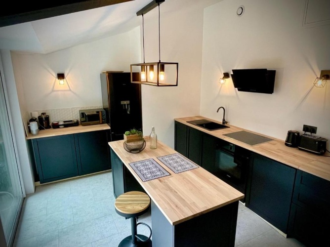 2 Bedrooms Apartment