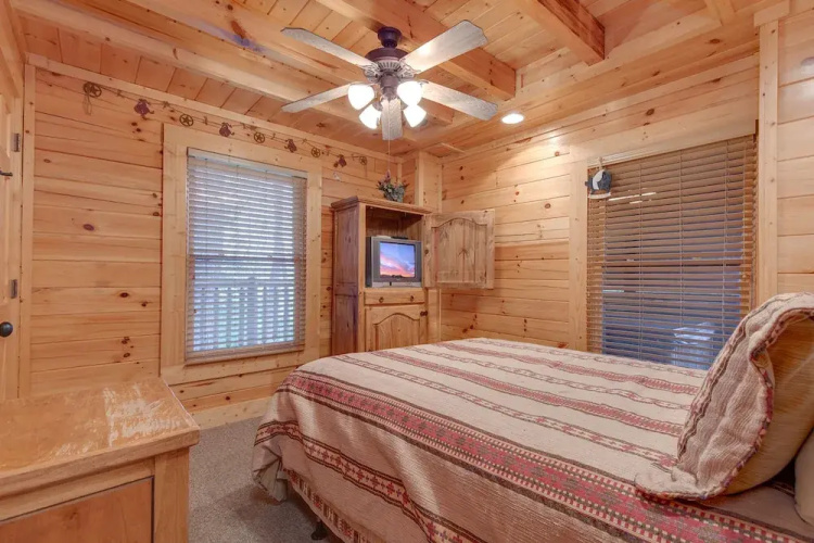 Destinys Lodge by Vtrips