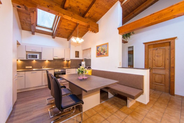3 Bedrooms Apartment