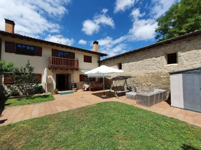 4 Bedrooms Cottage