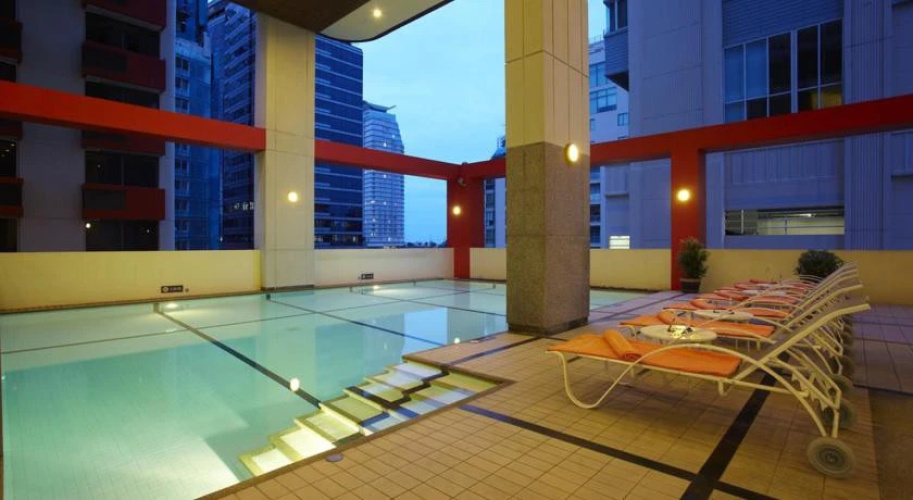 Bandara Suites Silom