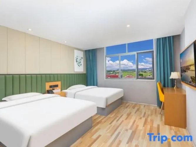 Business Quadruple Suite