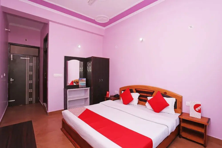 OYO 19406 Hotel Janta Palace