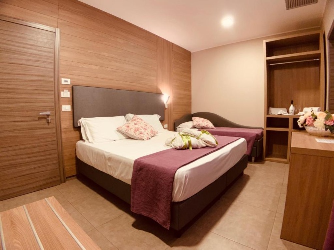 Standard Triple room