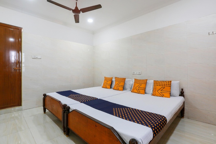 Standard Triple room