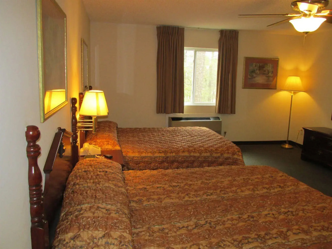 High Falls Inn and Suites