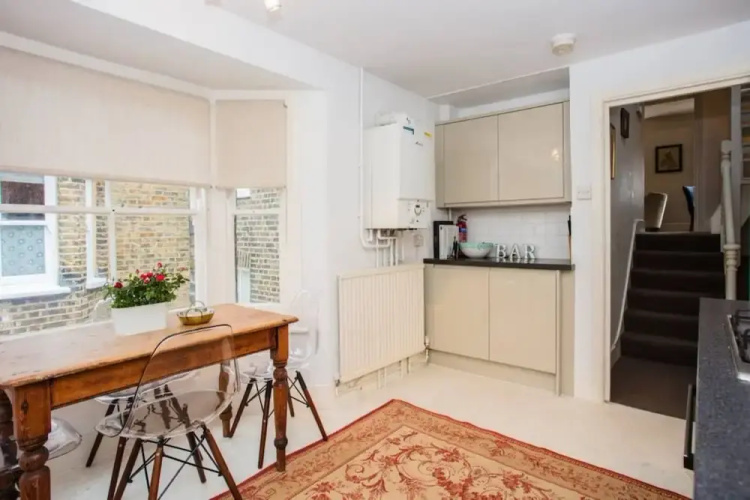 Flat in Battersea Accommodates 5