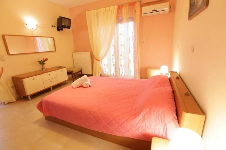Bussiness Maisonette Getaway 5 min From the Beach