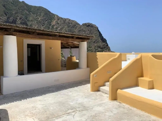4 Bedrooms Cottage