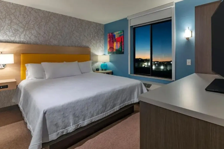 1 Bedroom Double Suite with mountain view