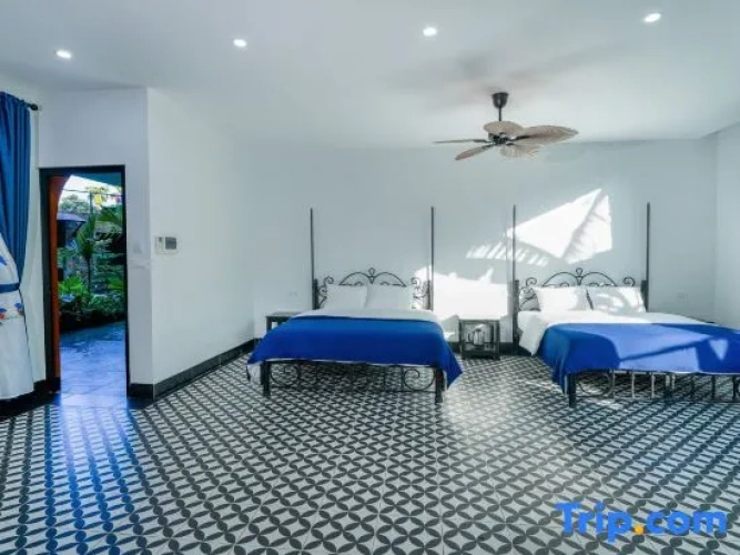 Standard Quadruple Family room