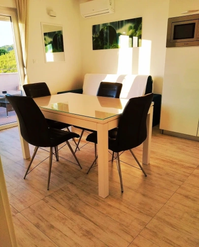 2 Bedrooms Luxury Apartment with balcony and with sea view