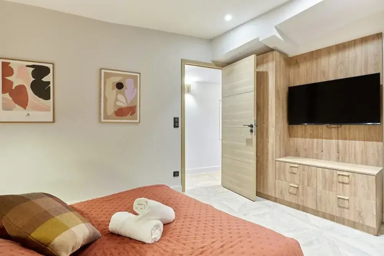 Superb Apartment Center of Paris Montmartre