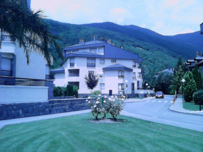 3 Bedrooms Apartment