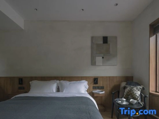 Standard room with land view