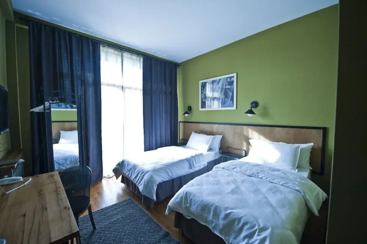 Hotel 27