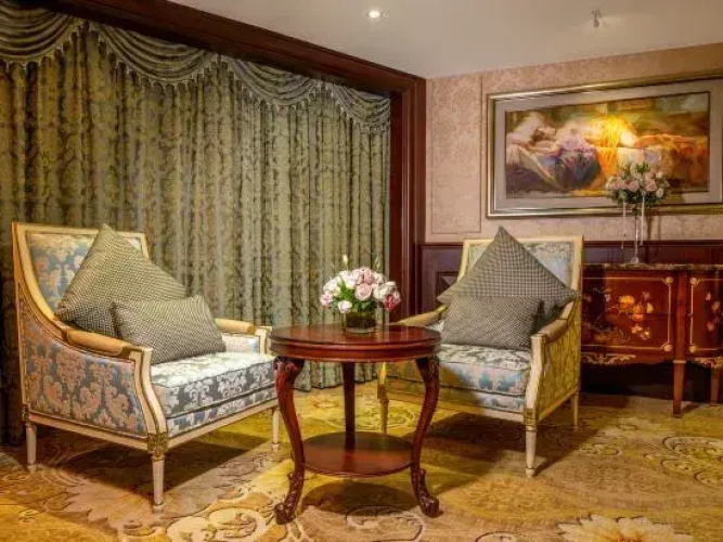 La Palazzo Hotel