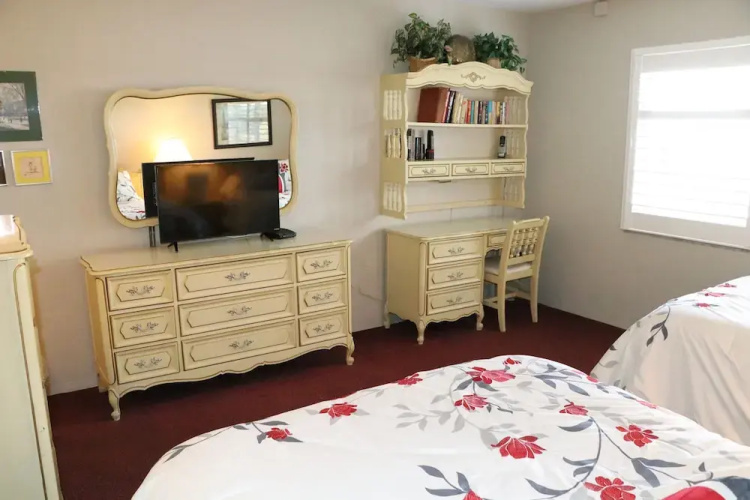 Jamaica Royale 054 - 1 Br Apts
