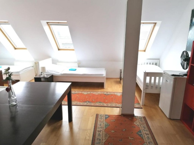 Standard Triple room with city view