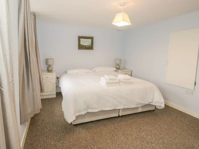 2 Park Nook Close