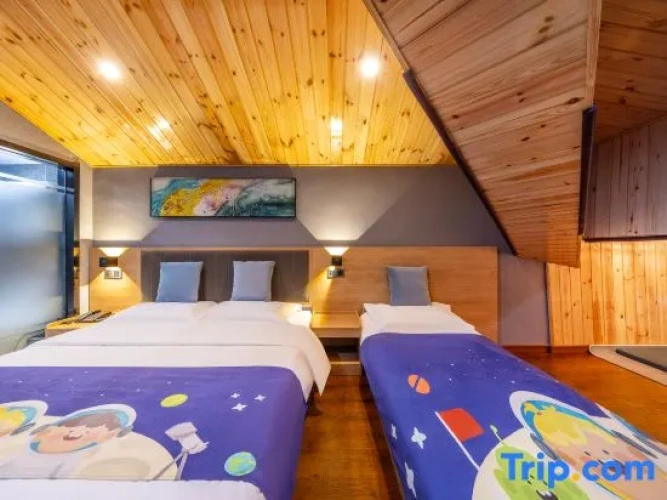 Standard Twin Family room