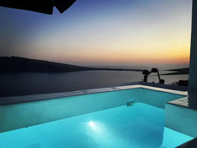 Lioyerma Cave Villa2 with Private Hot Tub