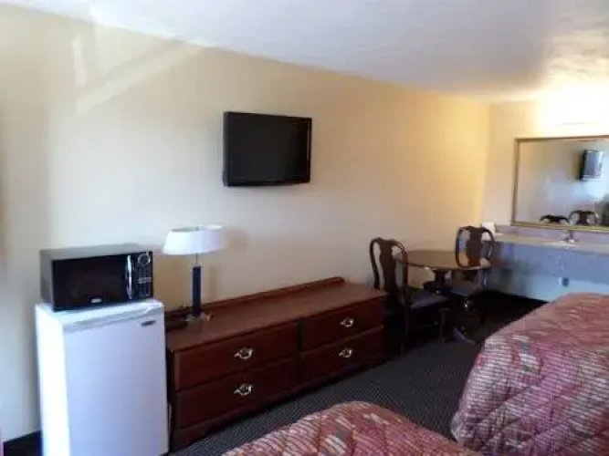 Camelot Inn Elyria