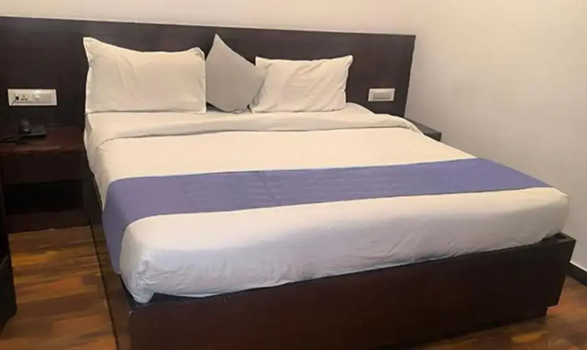 Fabhotel Azure I