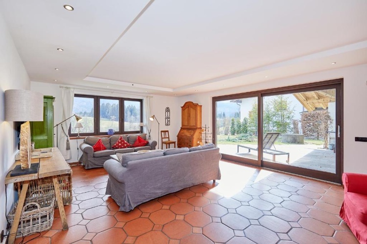 4 Bedrooms Cottage