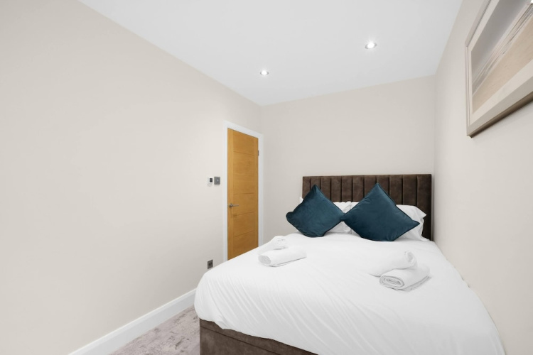 Modern Comfort 2-Bedroom, 2-Bathroom House
