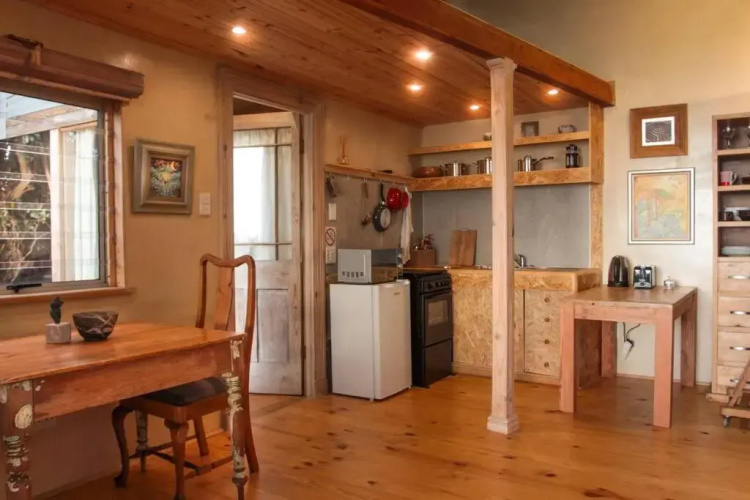 Quirky Eco-Friendly Artist Studio (Sea Views)