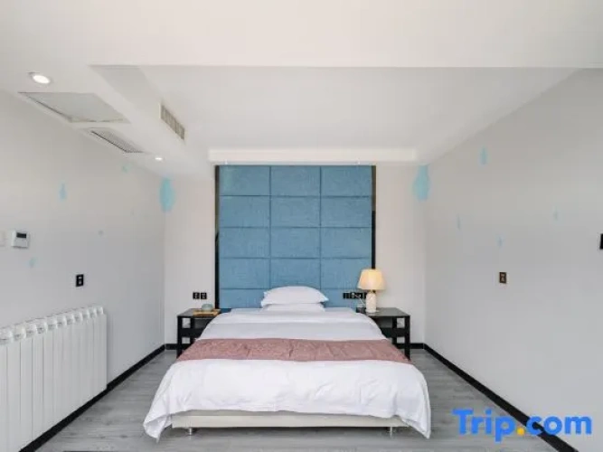 2 Bedrooms Suite with courtyard view
