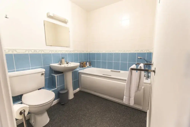 Vespasian Quay - Balcony overlooking the River Itchen - Secure & private parking