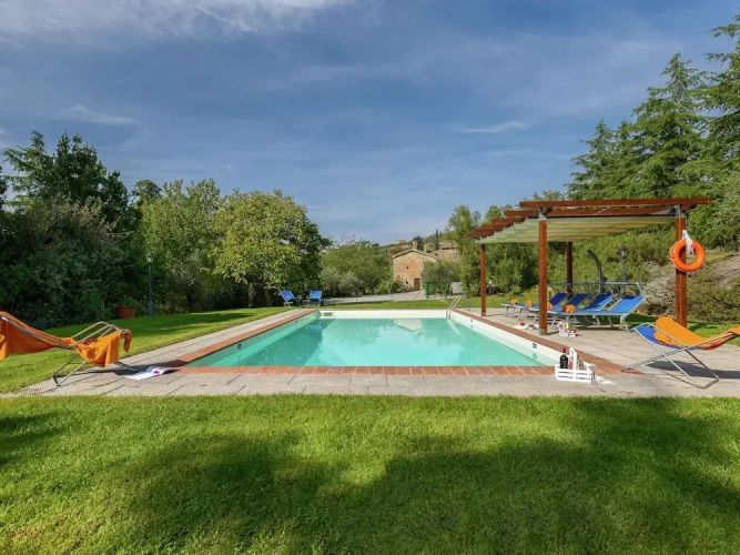 Spacious Cortona Villa