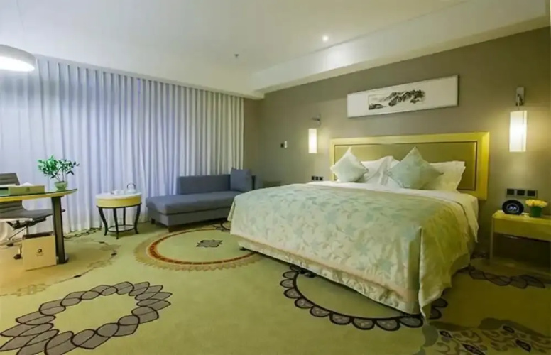Rich Hotel