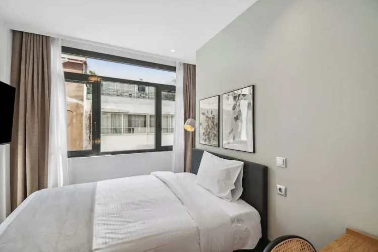 Limehome Piraeus Olive
