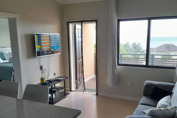 Seaview Paradise - Sleeps 3 - Pool - Parking