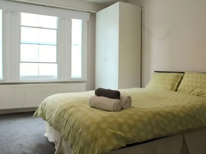Kensington 3 Bed 2 Bath Apartment