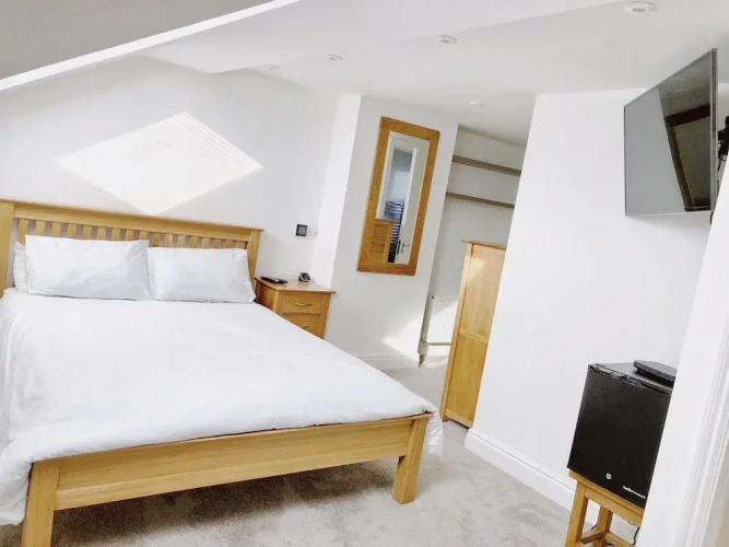 Luxury Rooms with Private Bathrooms