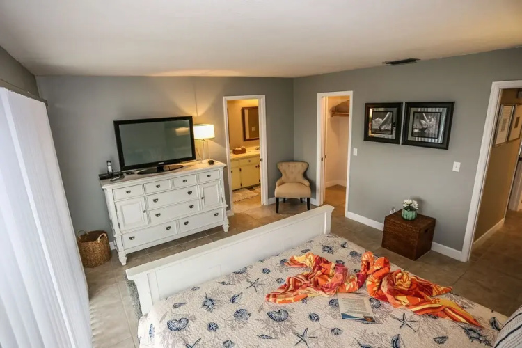 7964 Estero