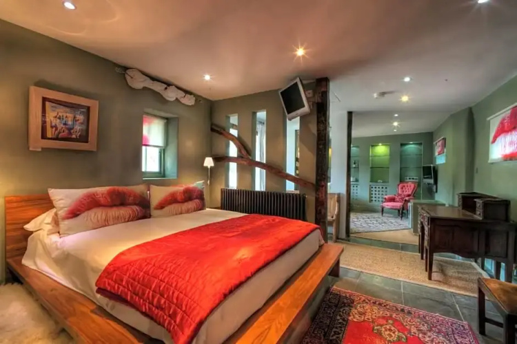 Strattons Hotel